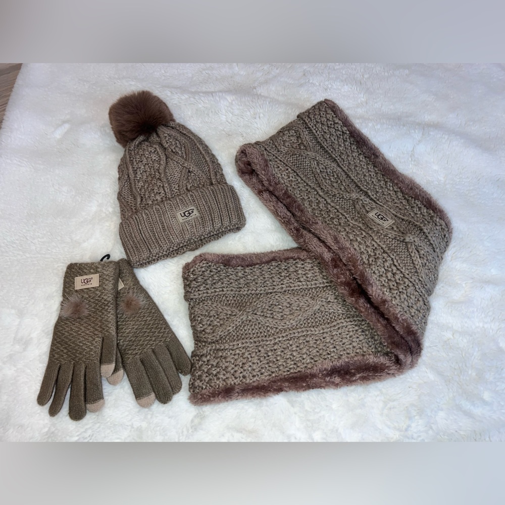 ✨✨UGG COMPLETE SET✨✨